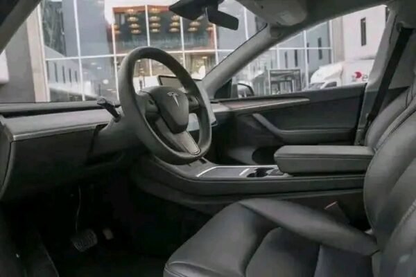 Tesla Model Y Long Range – Image 24