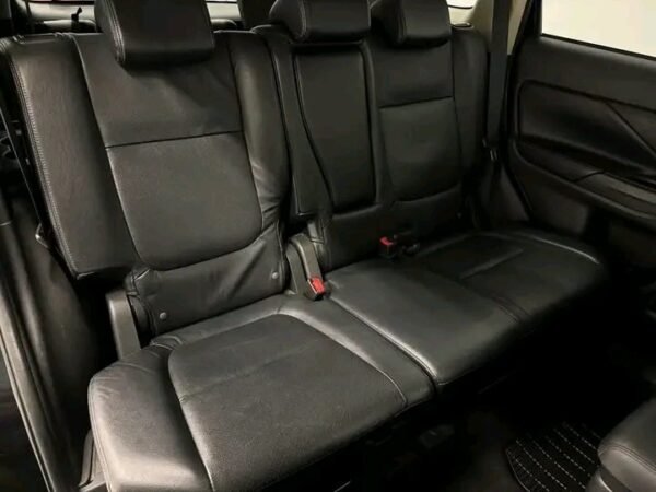 Mitsubishi Outlander 2.2D – Image 9
