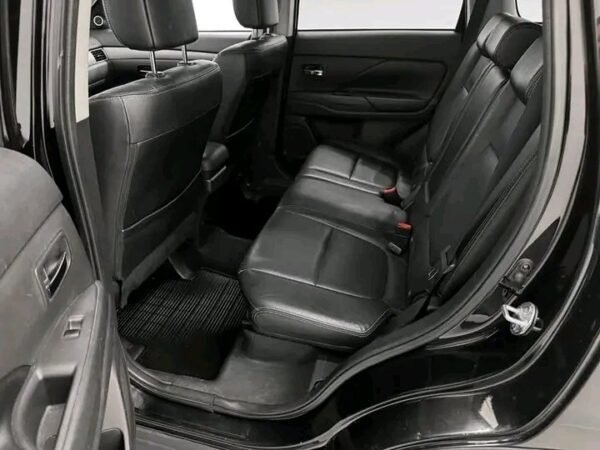 Mitsubishi Outlander 2.2D – Image 8