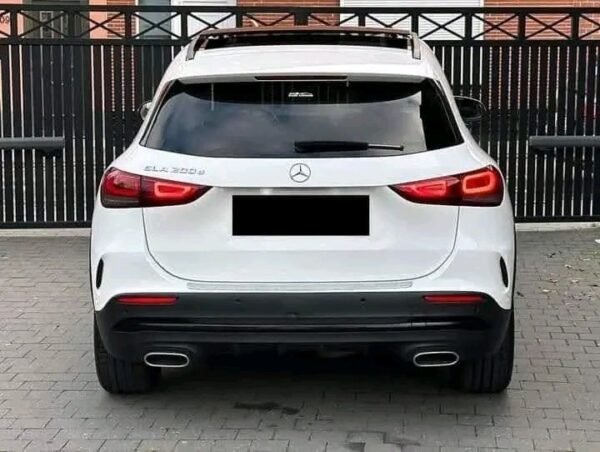 Mercedes GLA 200D – Image 18