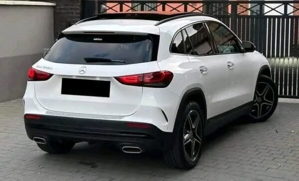 Mercedes GLA 200D – Image 19