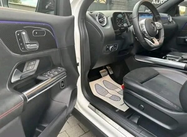 Mercedes GLA 200D – Image 9