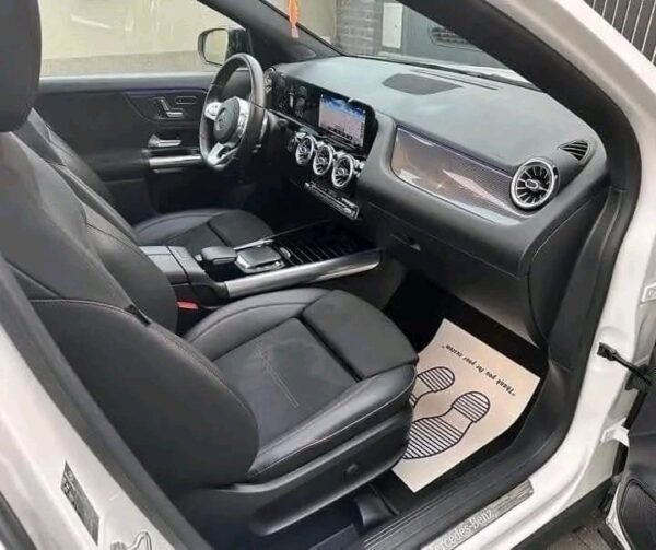 Mercedes GLA 200D – Image 15
