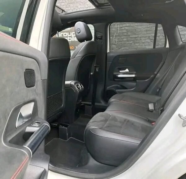 Mercedes GLA 200D – Image 11