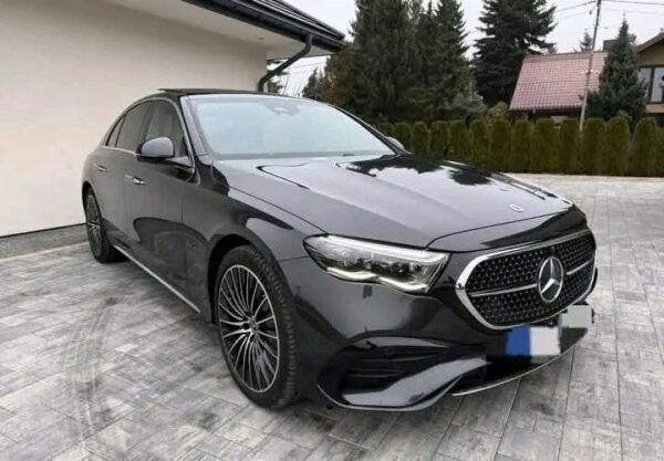Mercedes-Benz E-Class 300 – Image 28