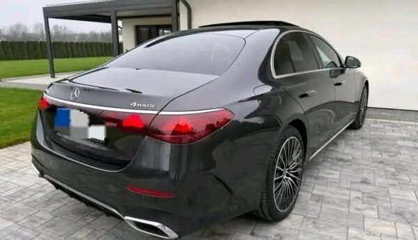 Mercedes-Benz E-Class 300 – Image 20