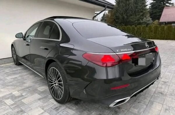 Mercedes-Benz E-Class 300 – Image 27