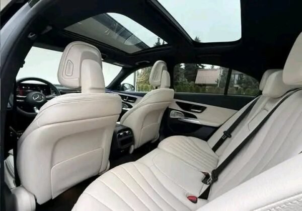 Mercedes-Benz E-Class 300 – Image 22