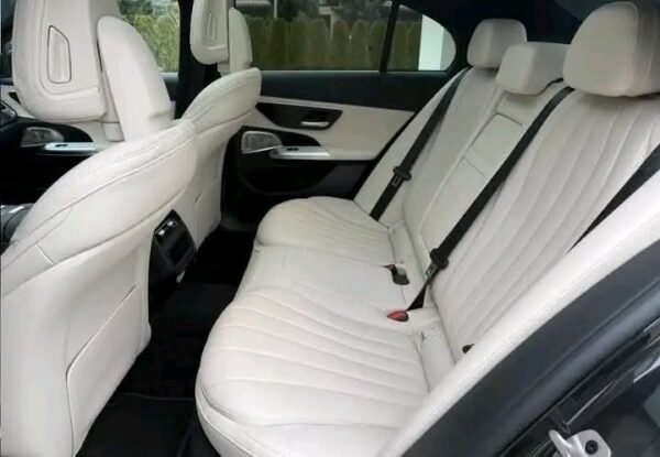 Mercedes-Benz E-Class 300 – Image 9