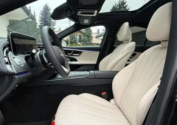 Mercedes-Benz E-Class 300 – Image 19