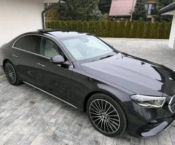 Mercedes-Benz E-Class 300 – Image 26
