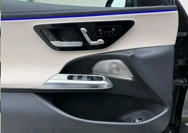 Mercedes-Benz E-Class 300 – Image 12