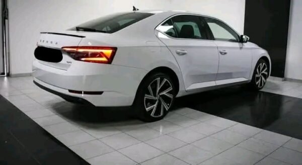 Skoda Superb 2.0 – Image 3