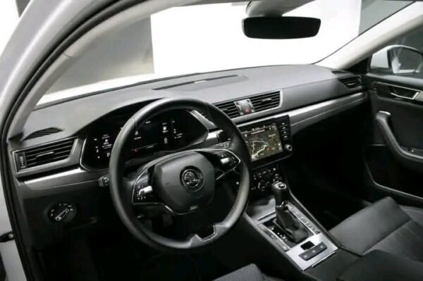 Skoda Superb 2.0 – Image 11