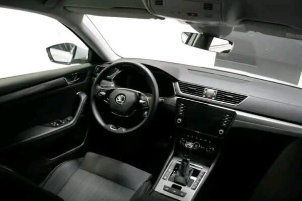 Skoda Superb 2.0 – Image 19