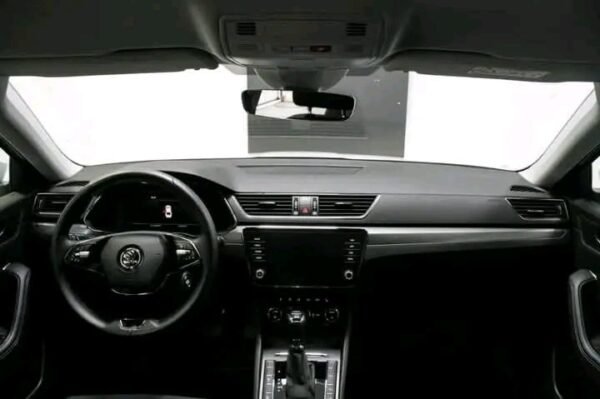 Skoda Superb 2.0 – Image 18