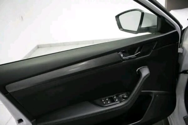 Skoda Superb 2.0 – Image 9