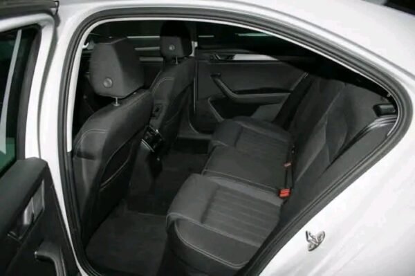 Skoda Superb 2.0 – Image 14