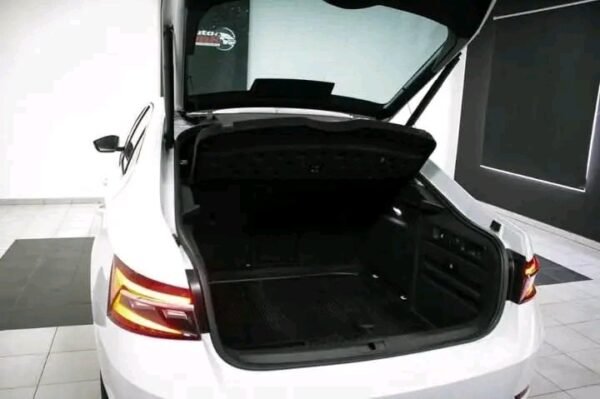 Skoda Superb 2.0 – Image 24