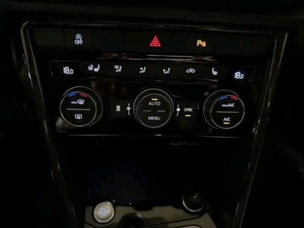 VOLKSWAGEN T-ROC 1.5 – Image 25