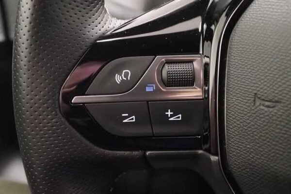 Peugeot 208 GT CAR – Image 7