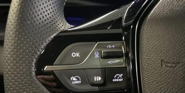 Peugeot E-308 – Image 14