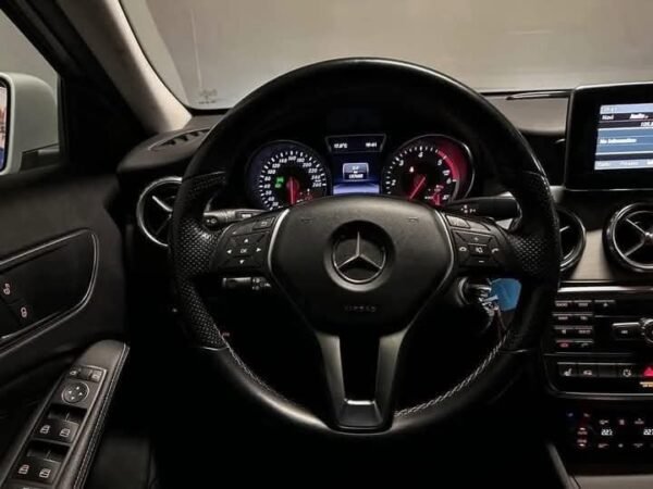 Mercedes-Benz GLA – Image 11