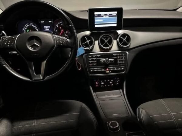 Mercedes-Benz GLA – Image 10