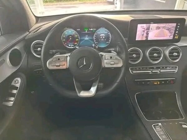 Mercedes-Benz GLC 300 and AMG Line – Image 4
