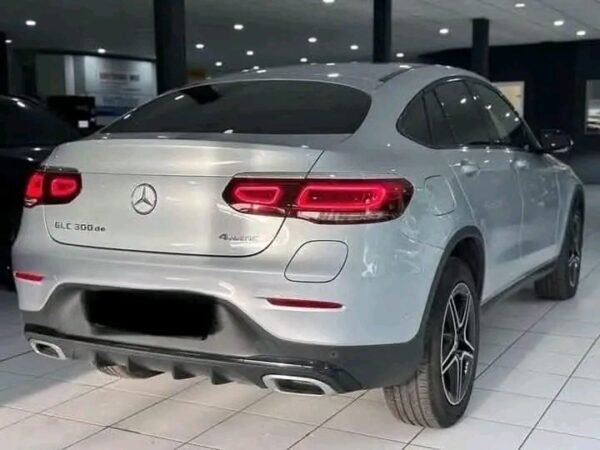 Mercedes-Benz GLC 300 and AMG Line – Image 10
