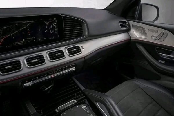 Mercedes-Benz GLE 350 4MATIC – Image 10