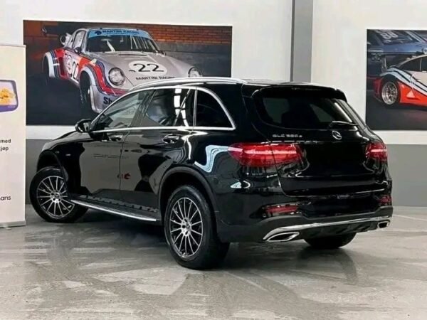 Mercedes-Benz GLC 350e – Image 29