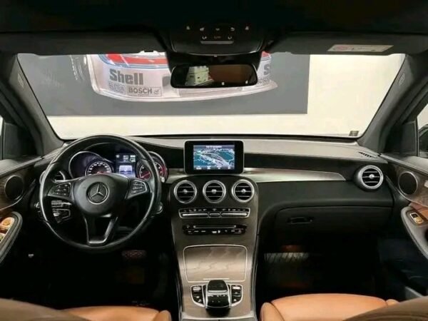Mercedes-Benz GLC 350e – Image 10