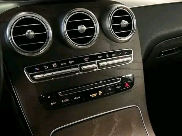 Mercedes-Benz GLC 350e – Image 15