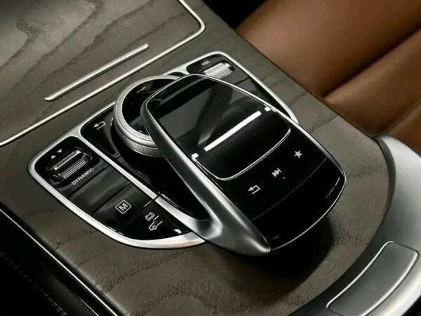 Mercedes-Benz GLC 350e – Image 11