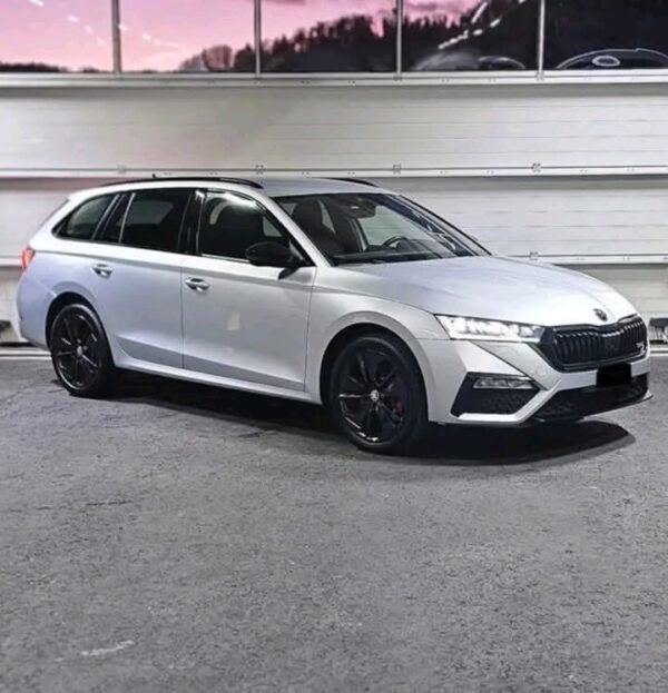 SKODA Octavia Combi 1.4 TSI PHEV DSG RS – Image 11
