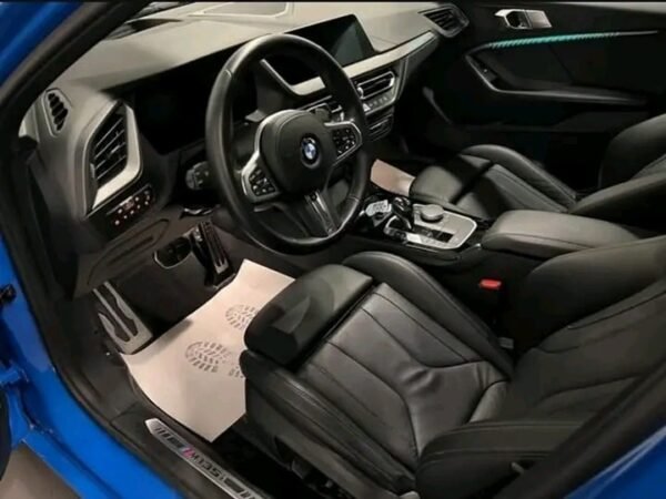 BMW M135i xDrive Steptronic - Image 11