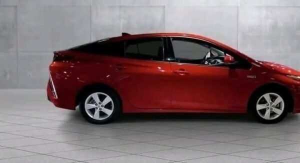 Toyota Prius plug-in hybrid Style - Image 19