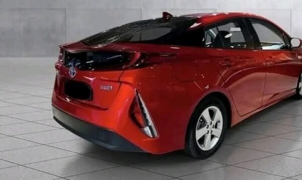 Toyota Prius plug-in hybrid Style - Image 8