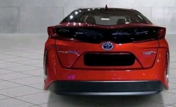 Toyota Prius plug-in hybrid Style - Image 11