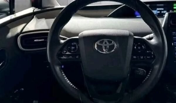 Toyota Prius plug-in hybrid Style - Image 9