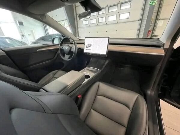 Tesla Model Y Long Range – Image 18