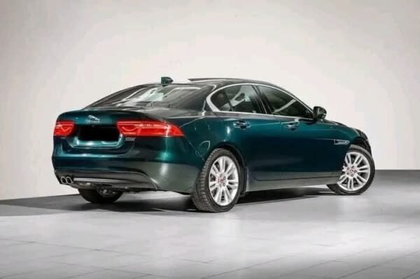 Jaguar XE - Image 17