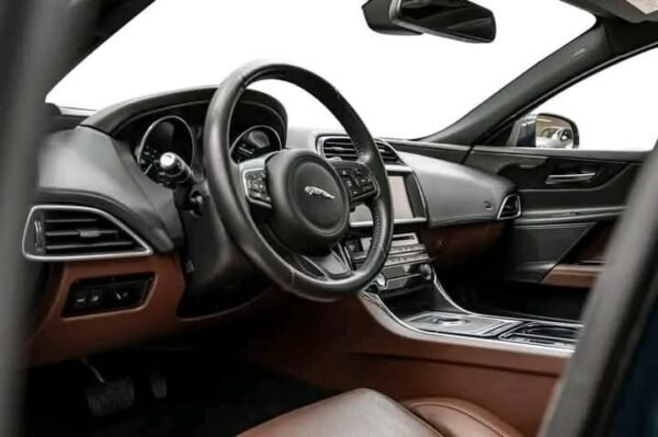 Jaguar XE - Image 16