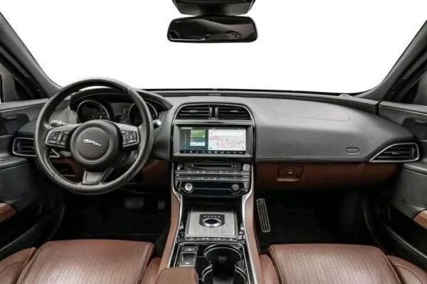 Jaguar XE - Image 18