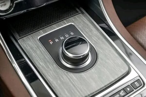 Jaguar XE - Image 14