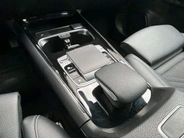 Mercedes-Benz GLB – Image 26