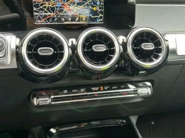 Mercedes-Benz GLB – Image 12