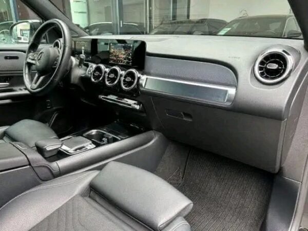 Mercedes-Benz GLB – Image 28