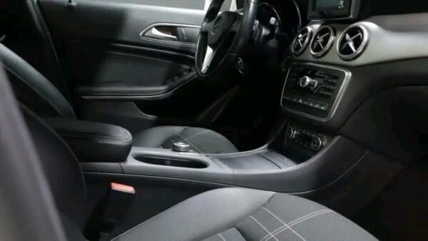 Mercedes-Benz GLA – Image 9